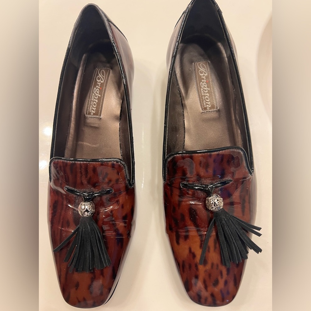 Brighton Brown Tortoiseshell Patent Loafers with Black Tassels; 7.5 M